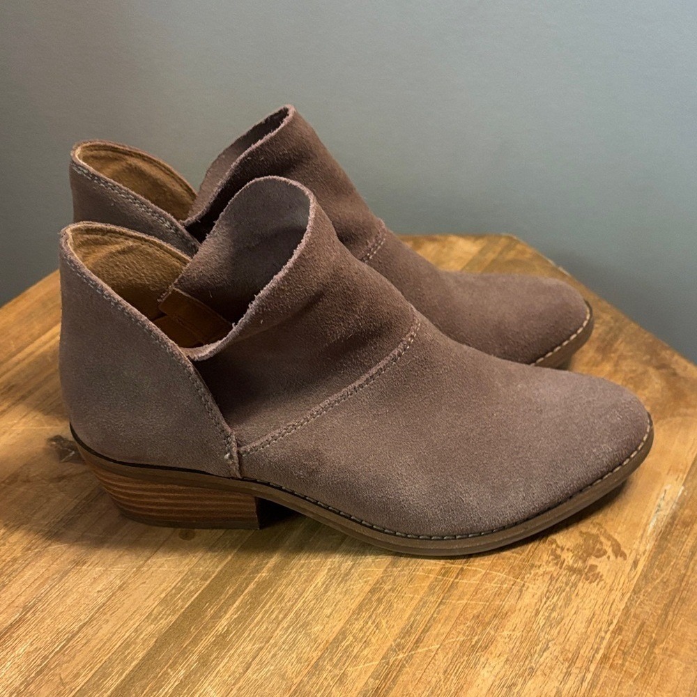 Lucky Brand‎ Fahmida Taupe Suede Split Shaft Ankle Booties Womens 6.5 LP-FAHMIDA